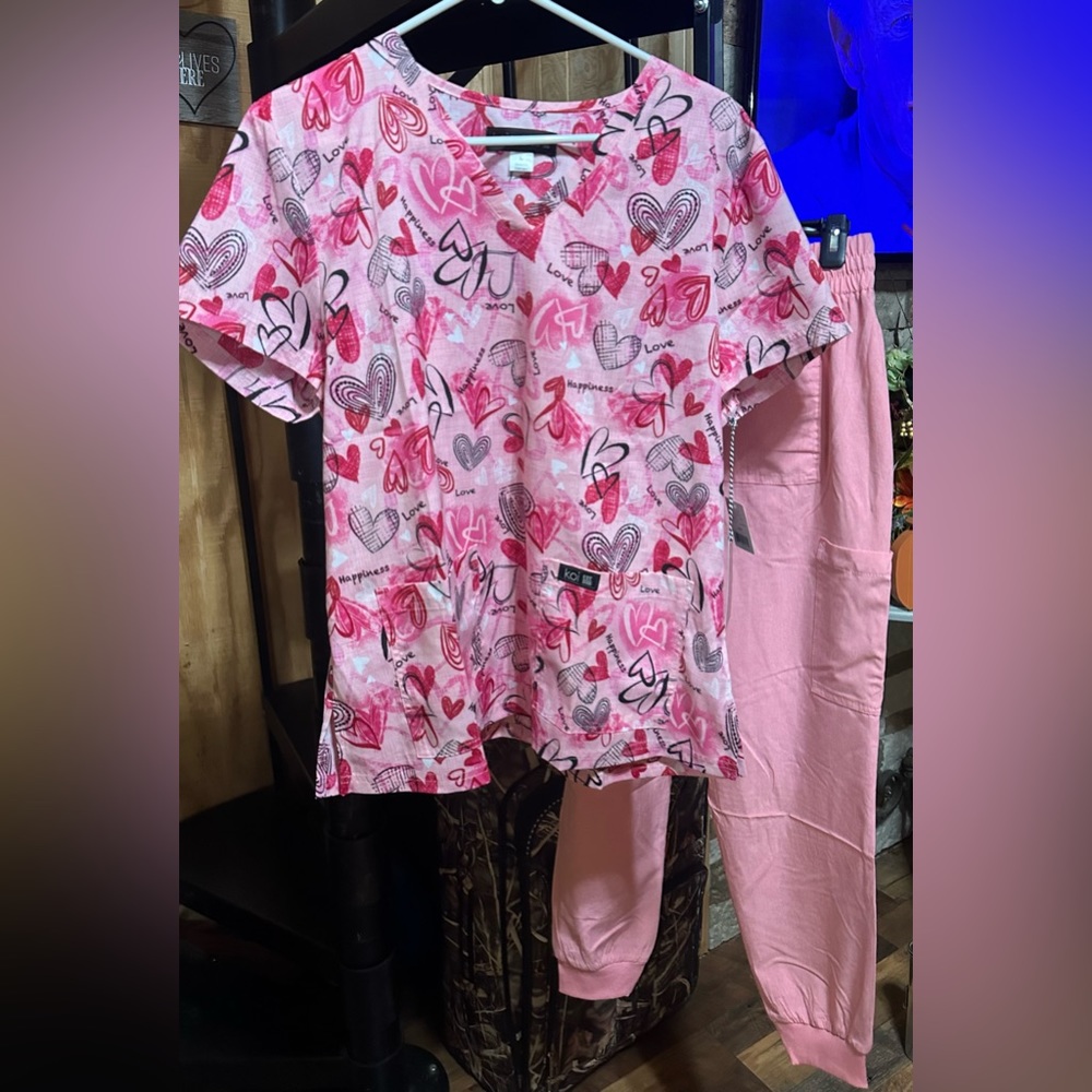 Koi Basic jogger scrub set